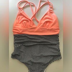 Pretty cupshe bathing suit NWT